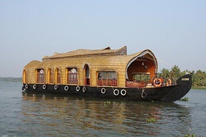 3 Nights Private Tour with Exclusive Houseboat- Sanguine Holidays - Day 1 to Munnar: Cheeyappara and Valara Waterfalls Before the Hills