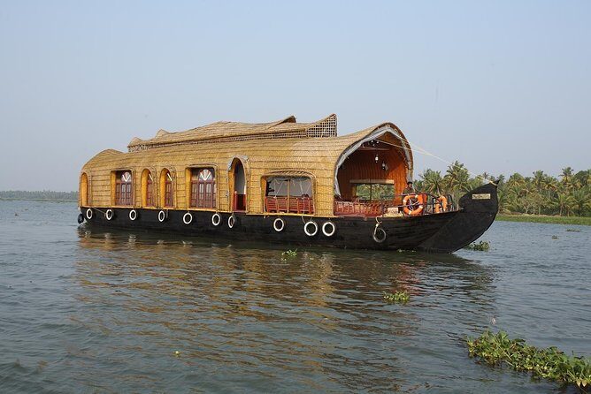 5 Days Budget Kerala Tour Packages by Sanguine Holidays - Day 2 in Munnar: dams, Echo Point, tea culture, and Eravikulam wildlife