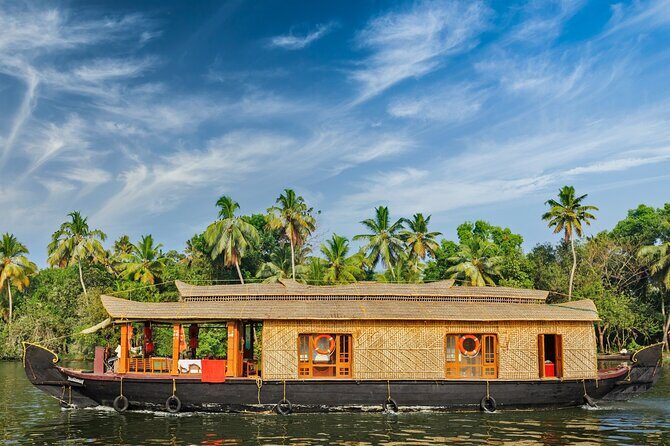 5 Days Kerala Tour with Private Car Houseboat Munnar and Thekkady - Day 4: Alleppey houseboat night, with meals built in