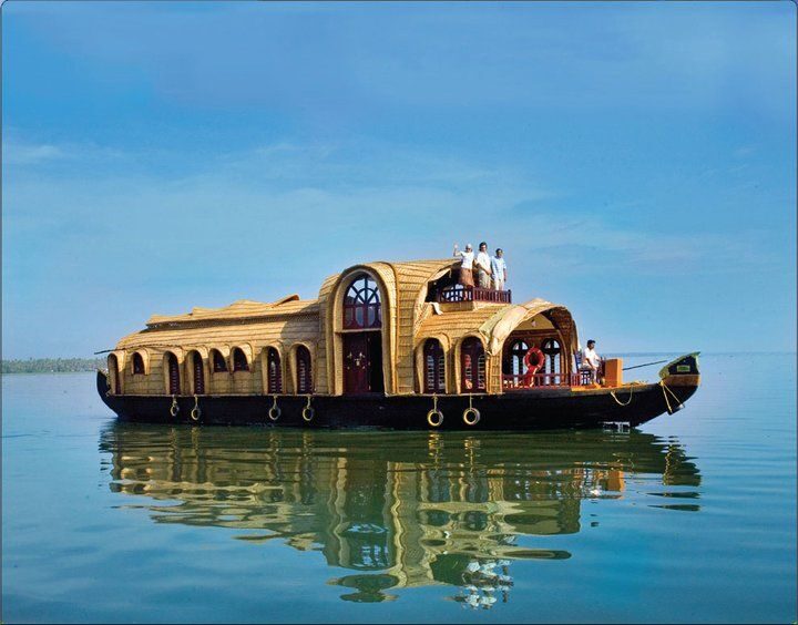 Backwaters of Alapuzha from Cochin port - The cruise route: canals, little island villages, and real routine