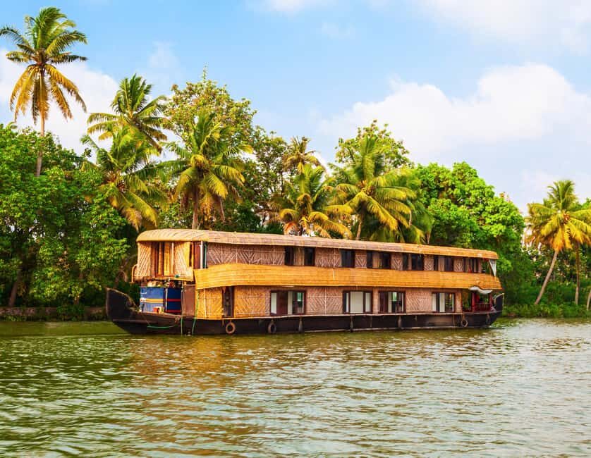 Cochin: 5-Day Kerala Tour with Munnar, Thekkady and Alleppey - Price and what you’re really getting for around $390