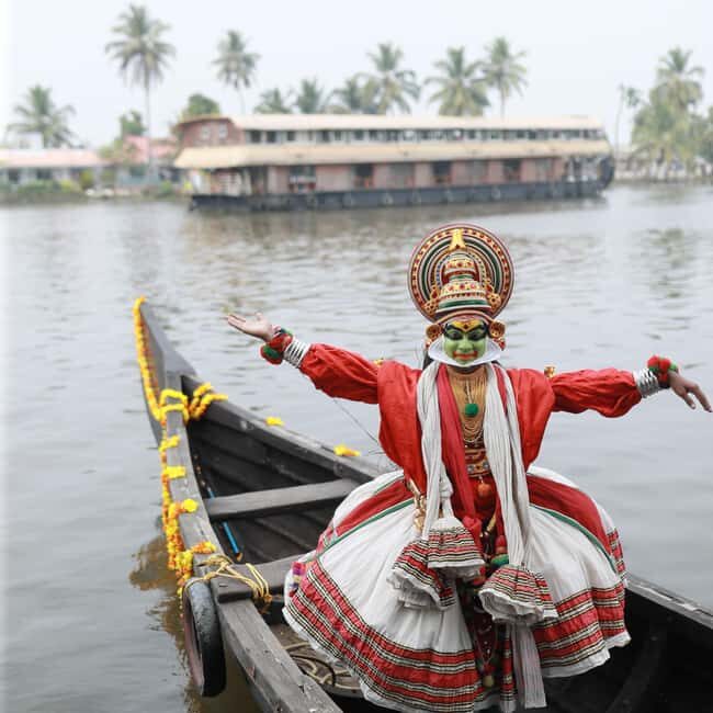 Cochin: 5-Day Kerala Tour with Munnar, Thekkady and Alleppey - Day 1: Cochin to Munnar, with waterfalls and tea views en route