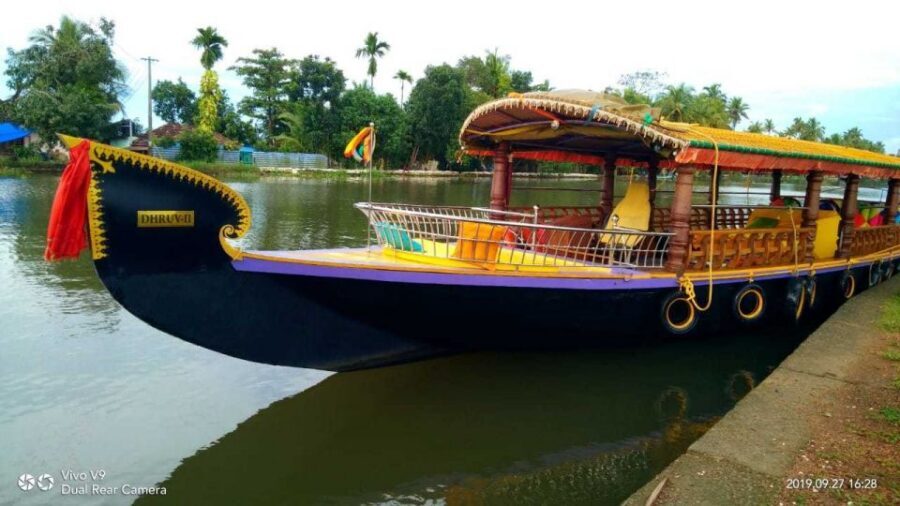 Cochin : Alleppey/Alappuzha Backwater Canoe (Shikara) Cruise - Paddy fields and coconut palms: what to watch during the slow ride