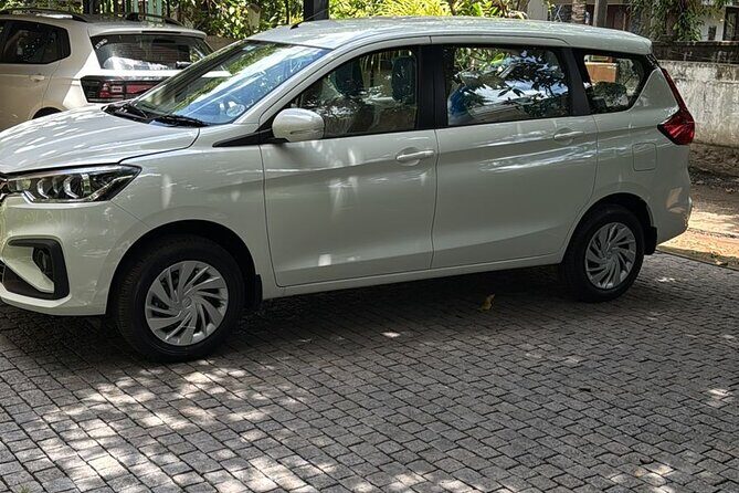 Cochin (COK) airport to city transfer - On the Ride: AC Comfort, Professional Driving, and Local Tips
