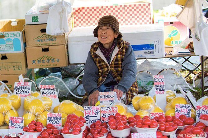 Experience the energy of Kochi: Sunday Market Tour includes Kochi Castle - Sunday Market: 420 Stalls, Fresh Food, and Easy Shopping Sense