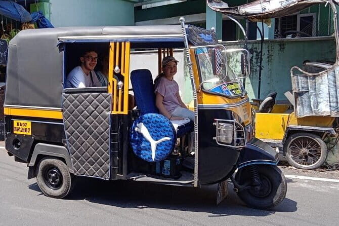 Fort Kochi Sightseeing Tuk-Tuk Tour - Mattancherry Palace and Paradesi Synagogue: the old worlds side by side