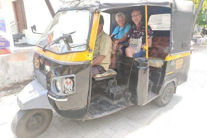 Fort Kochi Tuk Tuk Tour & Sightseeing with a Local Driver - Dutch Cemetery and Fort Kochi Beach: where stories meet the sea