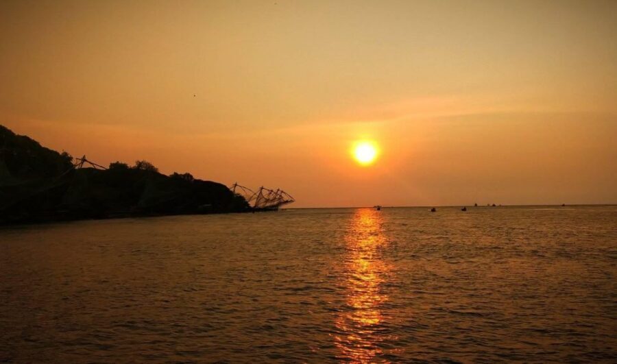 From Cochin: Fort Kochi and Mattancherry Sightseeing Tour - Santa Cruz Basilica: where the religious art does the talking