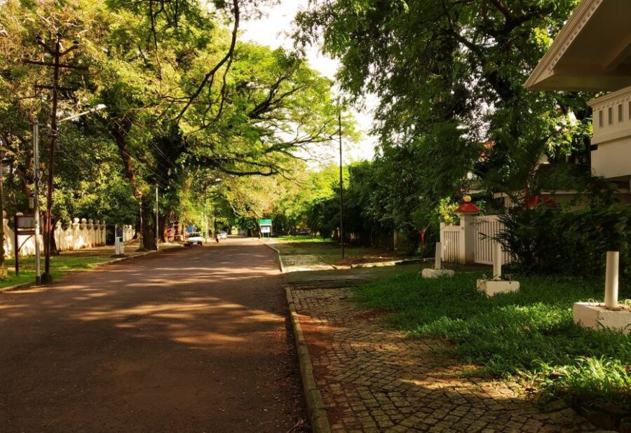 From Cochin: Fort Kochi and Mattancherry Sightseeing Tour - Mattancherry Palace: Portuguese-built rooms with Hindu mural scenes