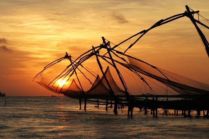 From Cochin Port: Backwaters by Houseboat & Chinese Nets - Fort Kochi Chinese Fishing Nets: Short Stop, Real Context