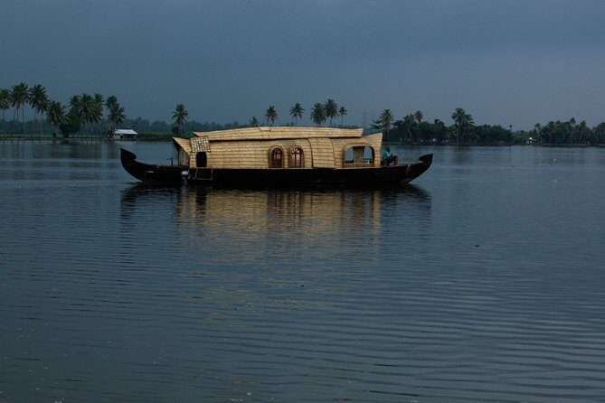 Glimpses of Kerala in 6 days Private Tour with Sanguine Holidays - Fort Kochi first day: palaces, synagogues, nets, and Saint Francis