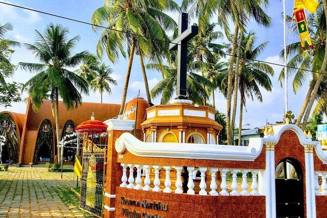 Jewish Town Walk - Kochi (2 Hours Guided Walking Experience) - A working-kitchen bonus you might catch on the route