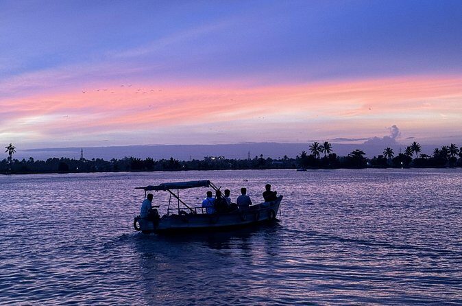 Kalappura Houseboats Combination Backwater Tour - Meeting point in Alappuzha: start where the boats live