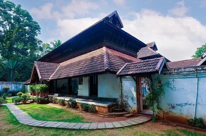 Kerala 6 Day Tour Munnar Thekkady Alleppey Kovalam Beaches - Day 3 Thekkady Wildlife, Spice Plantations, and a Kerala Cultural Show