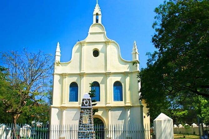 Kochi Exclusive Local Sightseeing Tuk-Tuk Tour - Dutch Cemetery, St Francis Church, and Santa Cruz Basilica
