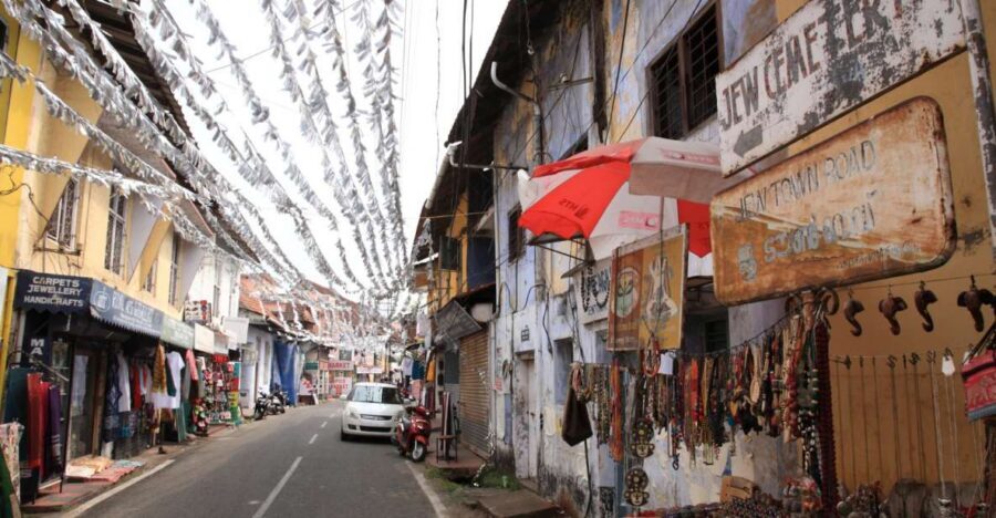Kochi: Jewish Town Guided Walking Experience - Royal Mattancherry Palace: where the layers start making sense