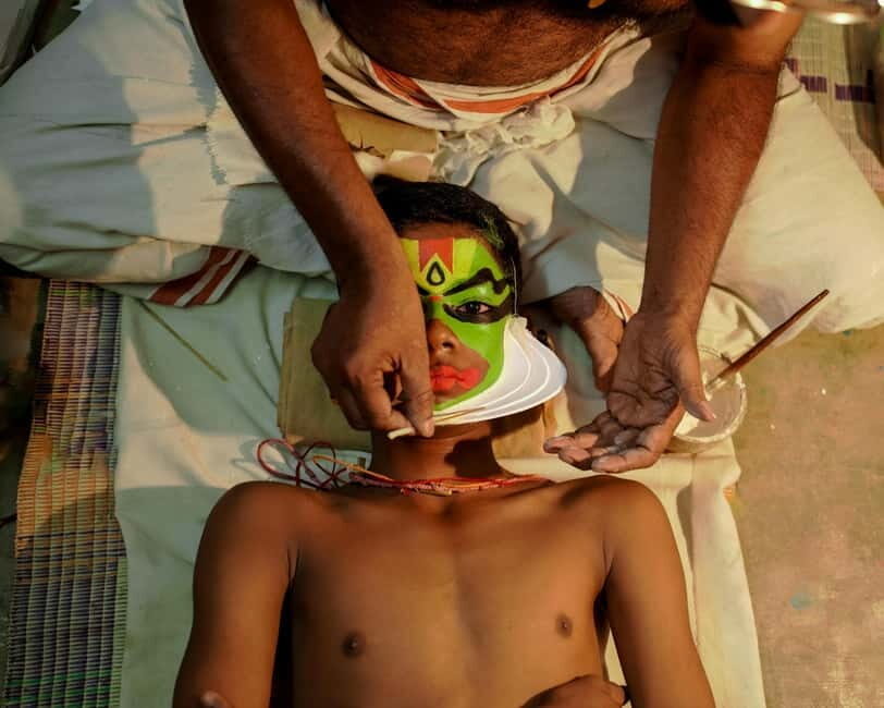 Kochi: Kathakali, Theyyam, and Kalaripayattu Evening Show - Photo time and a chance to ask questions