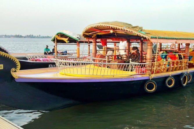 Kochi Private Tour: Kerala Backwater Shikara (Shaded Canoe Boat) Day Cruise - Group Size and the Private-Tour Advantage