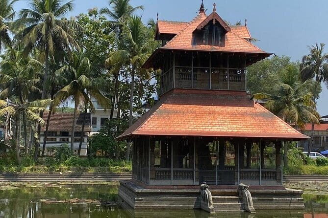 Kochi Sightseeing Tuk-Tuk Tour - Stop 4: Dutch Cemetery for a quieter kind of context