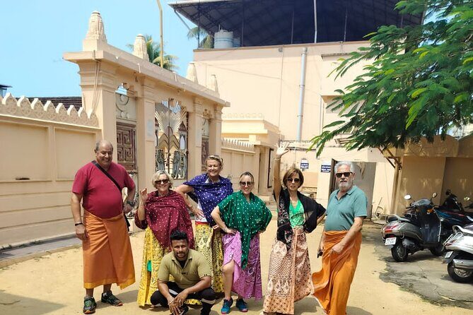 Kochi Tuk-Tuk Private Tours with Pickup from Cruise Ships - Paradesi Synagogue, Cochin Spice Market, and a Jain Temple at Noon