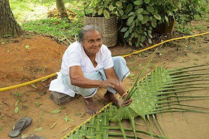 Kumbalangi Village Sightseeing Tour - Crafts and making things: pottery and cigar making at village pace