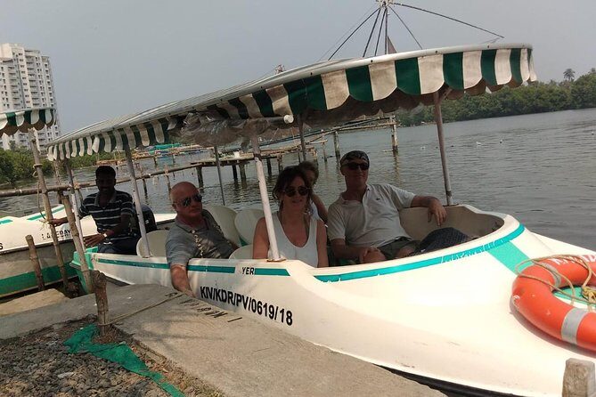 One hour Backwater Tour and tuk tuk tour in kochi with pickup - FAQ