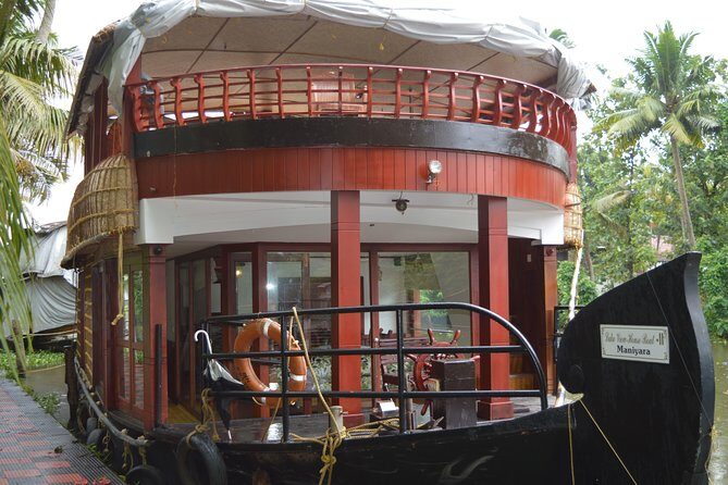 Private luxury Houseboat trip at Alleppy Backwaters. - Quick take: what makes this Alleppey houseboat different