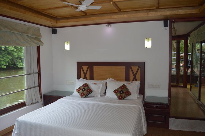 Private luxury Houseboat trip at Alleppy Backwaters. - The 22-hour flow: what happens from noon to next morning