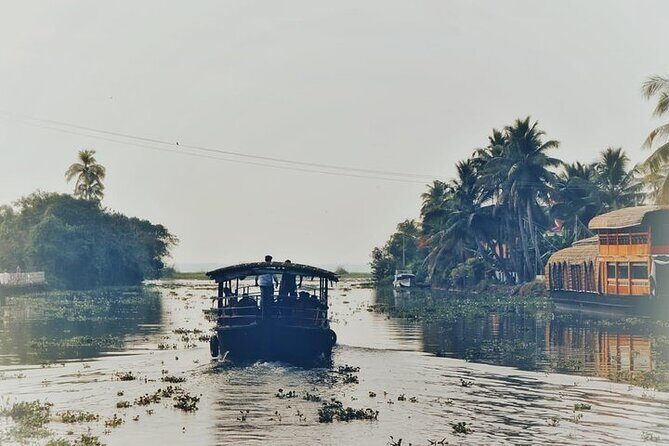 Sunset Cruise with Village Life and Local Food - Kerala traditional dinner: what makes it feel like the right ending