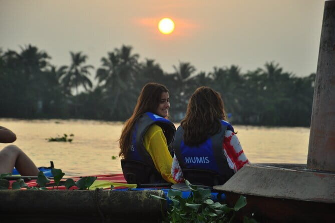 Sunset Kayaking in Hidden Alleppey Backwater Routes - How Hard Is It, Really? Paddling Pace and Safety Basics