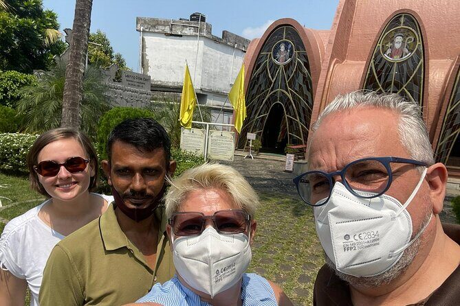 Tuk Tuk tour in Cochin with Port pick-up - Jew Town and Dutch Cemetery: the neighborhood feel you don’t get from postcards